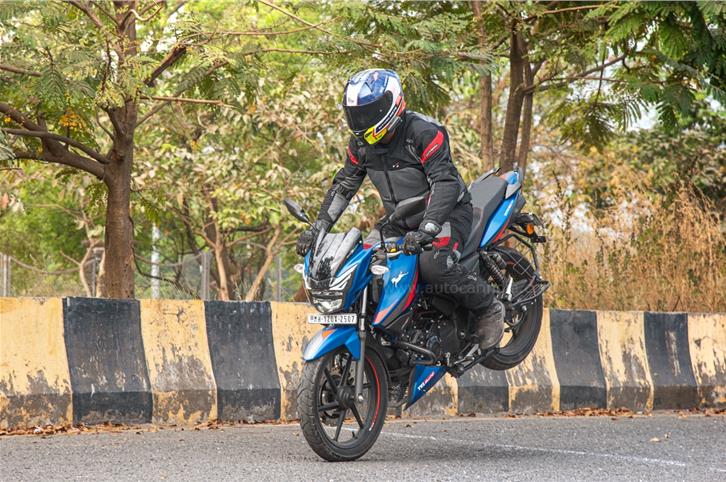 TVS Apache RTR 160 2V review: price, mileage, features, performance, engine.